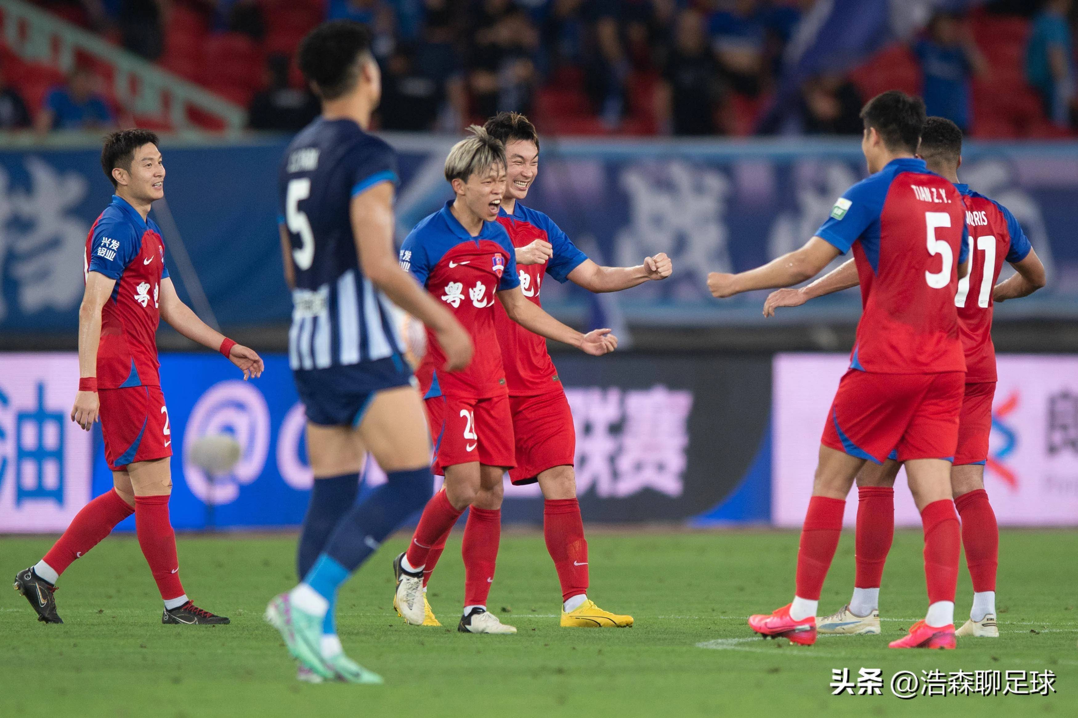 武汉三镇发布备战花絮，冲刺阶段再遭质疑，社区盾任务艰巨，阵容厚度经受考验的简单介绍